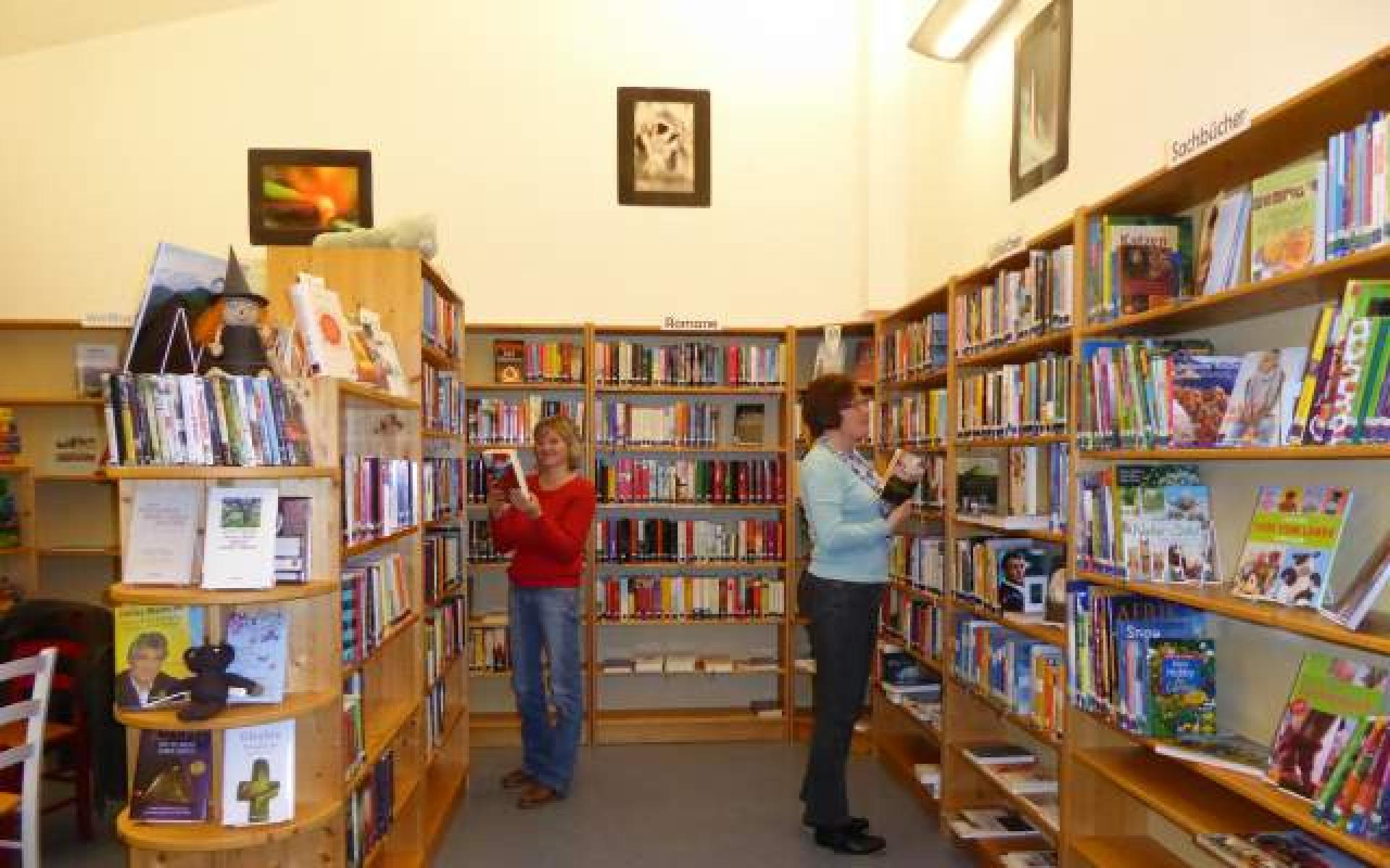 Innenansicht Bibliothek Weißbach bei Lofer